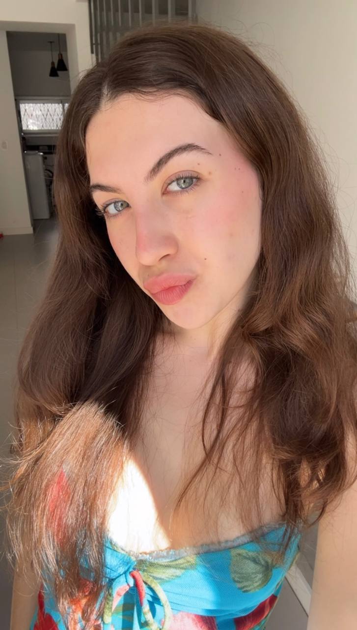 Nude girl Amber in Conakry