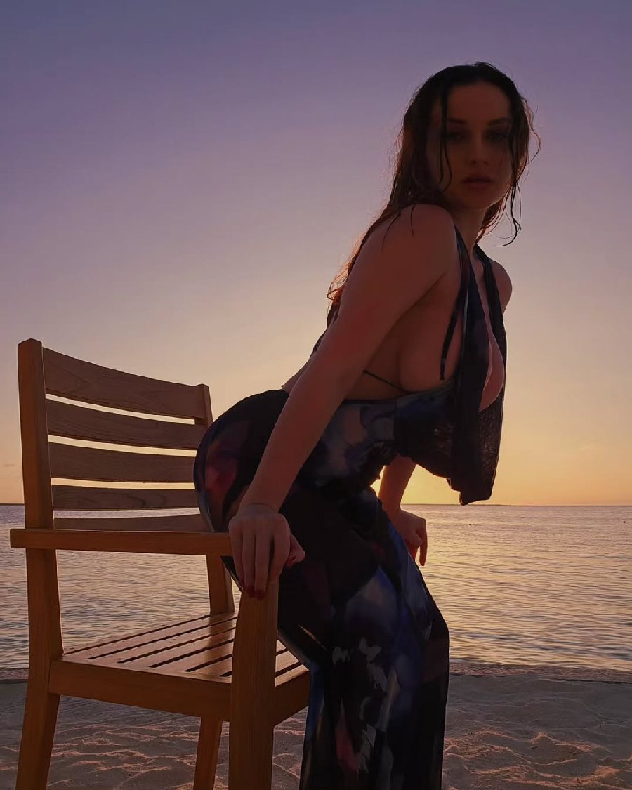 Sexy girl Miranda Faith nude in Conakry