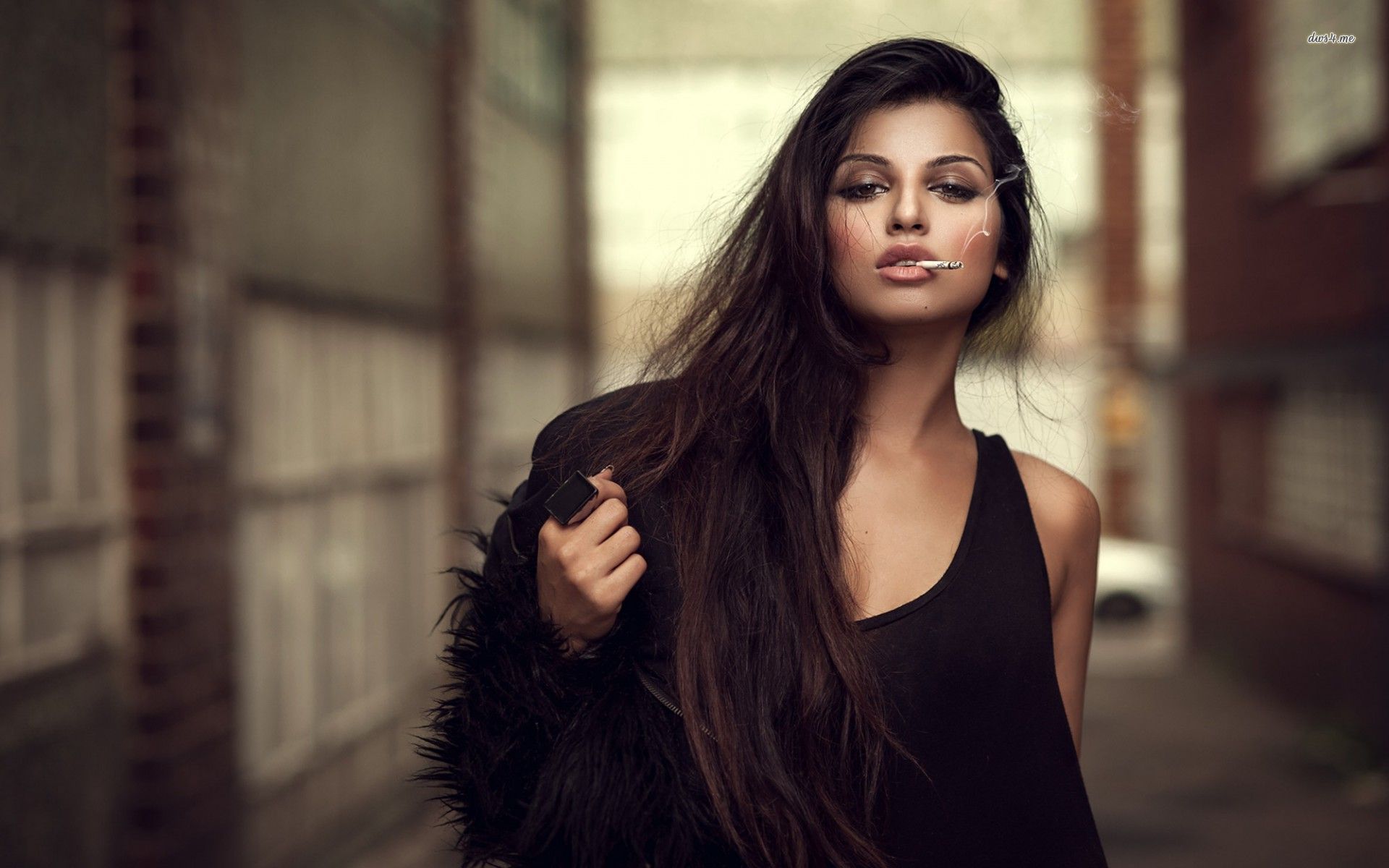 A playful frame from Sassy girls — online in Conakry