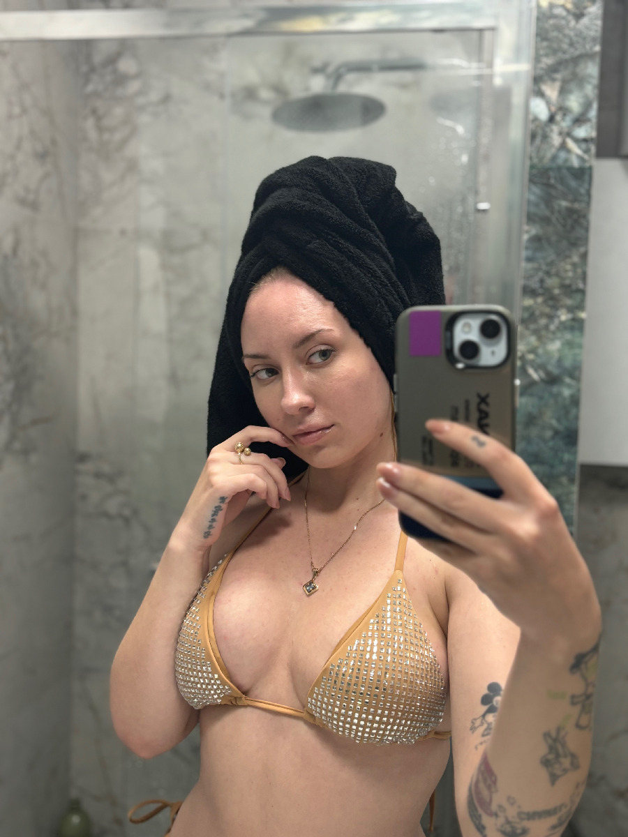 Nude girl KateV in Conakry