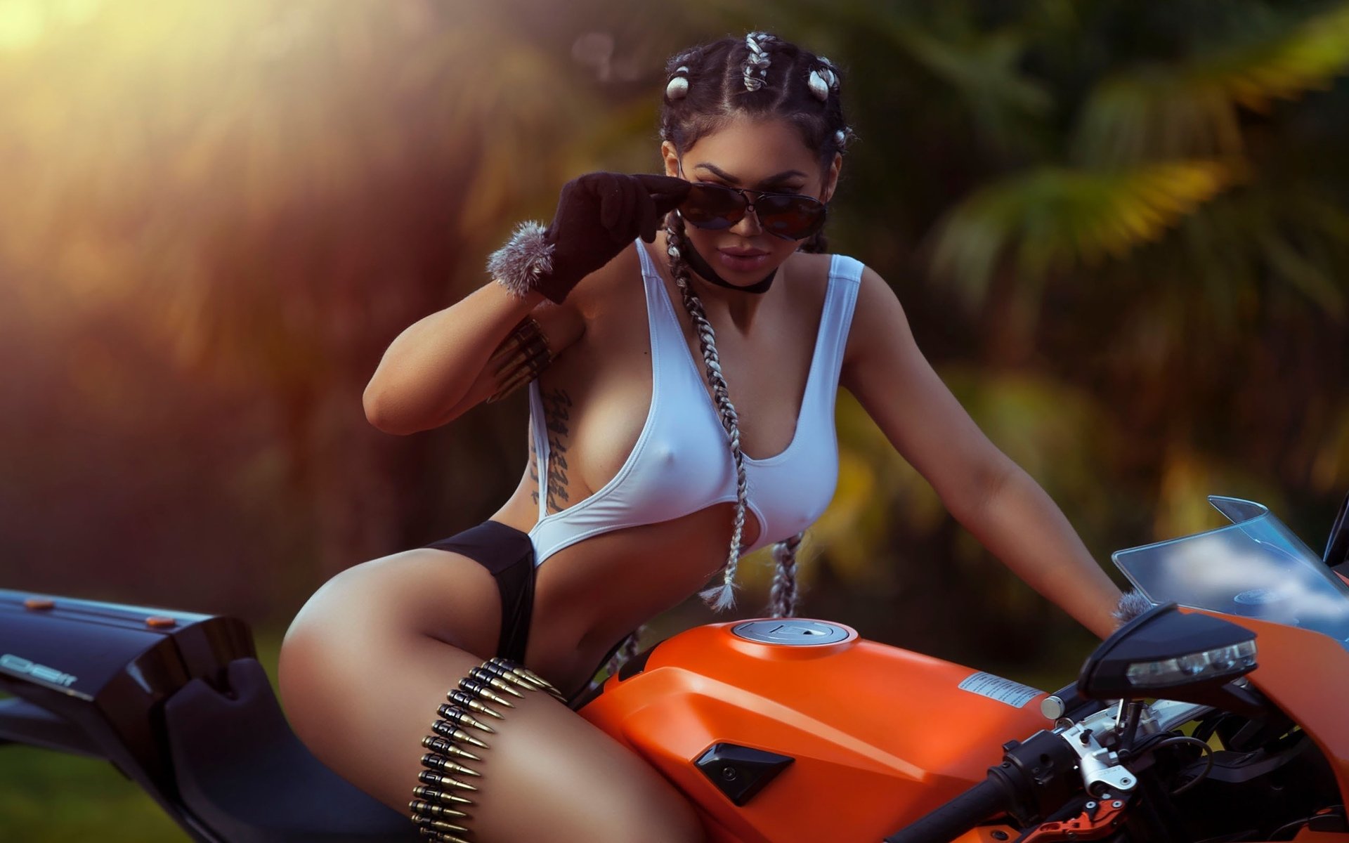 Take a pause and enjoy Girls with tattoos and motorcycles — streaming from Conakry