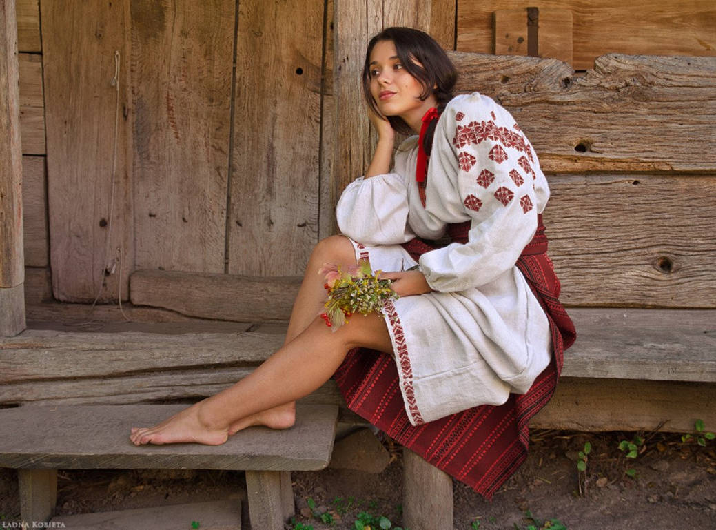 Fresh photos, fresh mood — Women in Slavic costumes online in Conakry